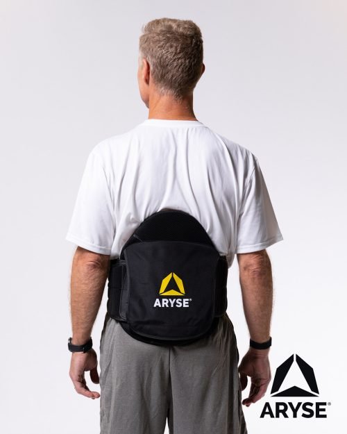 The back of a man wearing the ARYSE METFORCE BACK promotes proper posture and provides relief from discomfort.