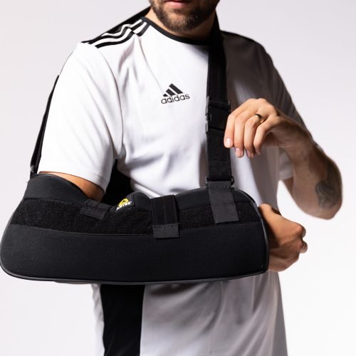 A man with a ARYSE METFORCE SHOULDER brace from ARTIK Medical Supply.