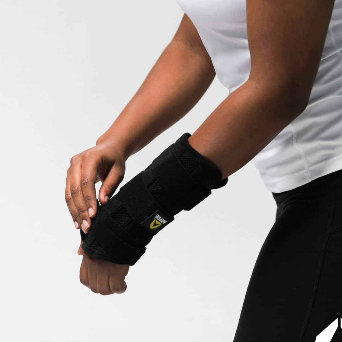 A woman wearing an ARYSE METFORCE WRIST brace purchased from ARTIK Medical Supply.